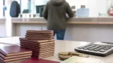 Österreich friert 2027 Gebühren für Reisepass, Führerschein und Zulassung ein