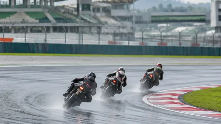 Acosta gewinnt MotoGP-Sprint in Sepang vor Márquez