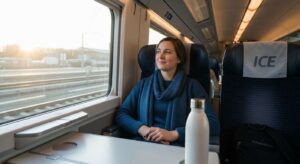 Reisen mit der Deutschen Bahn: Mehrweg mit Haken – Warum ICE-Pfandflaschen niemand zurücknimmt